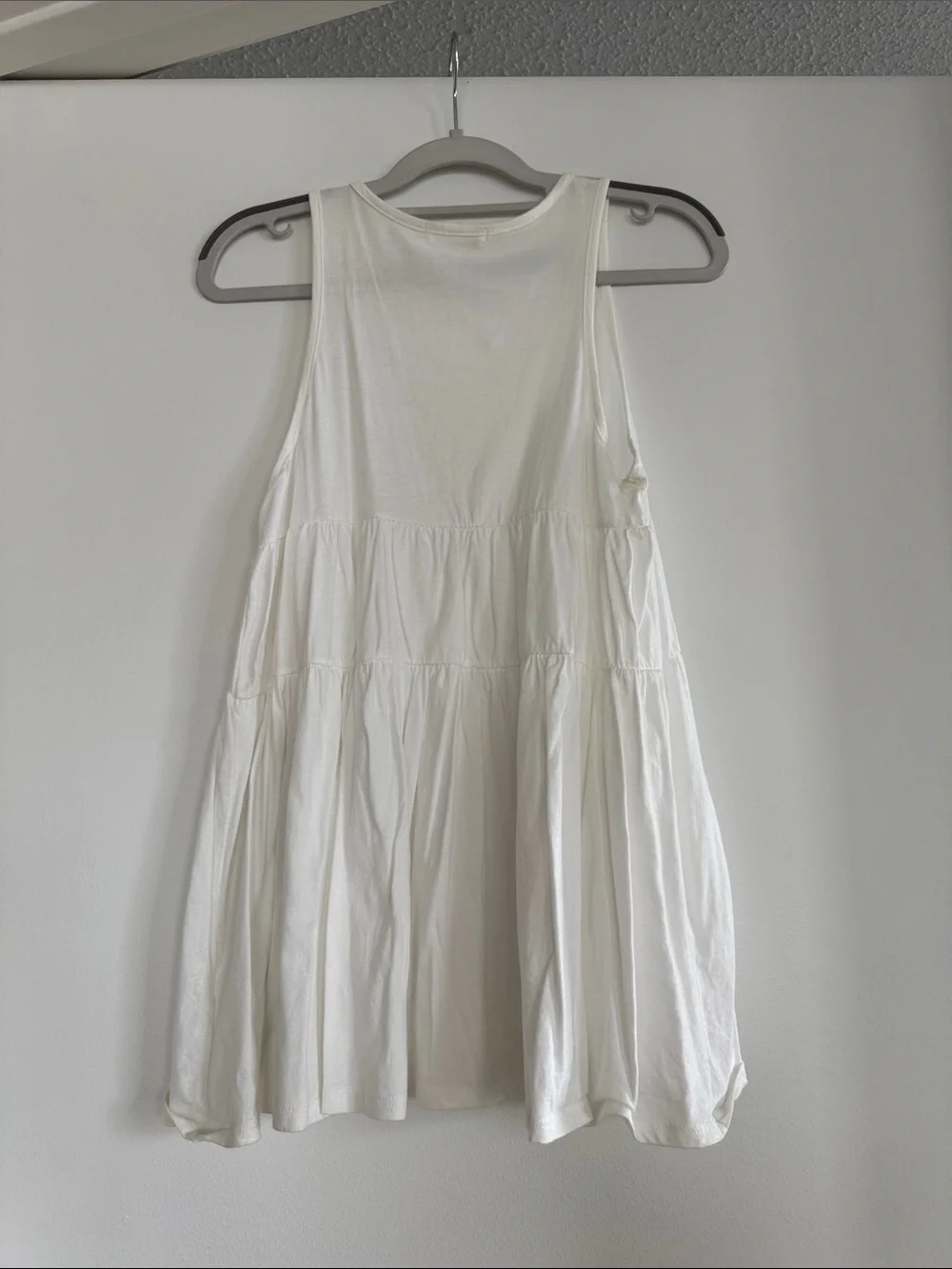 Never Worn White Flowy Tank Size S